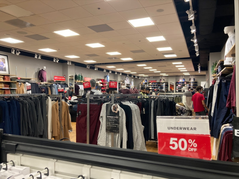 Bloomingdale's Outlet