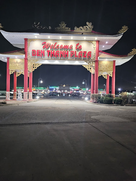 PLAZA ON THE PARKWAY