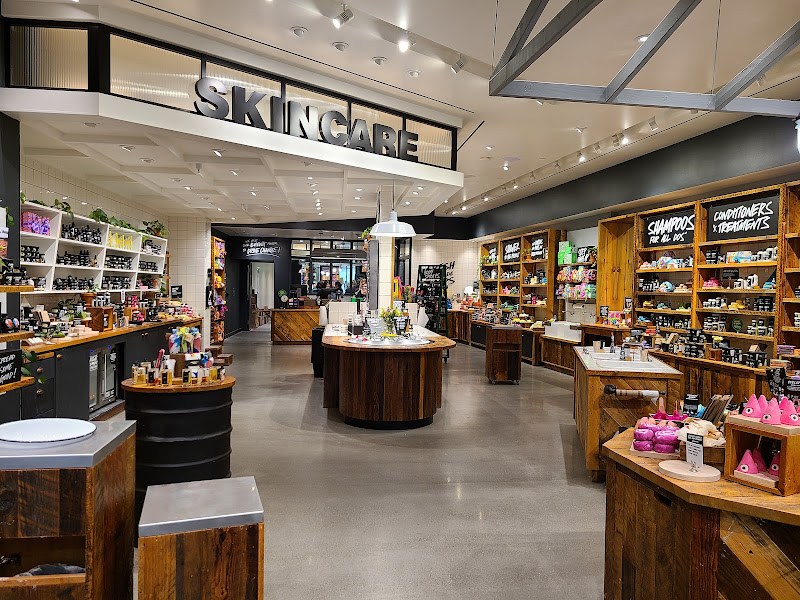 Lush Cosmetics Roseville Galleria