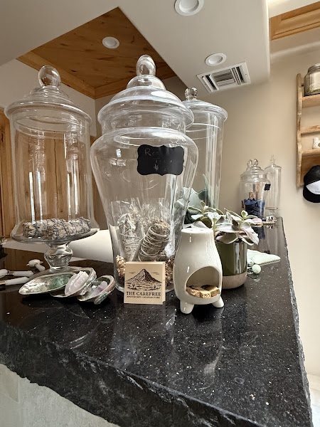 The Carefree Apothecary + Acupuncture