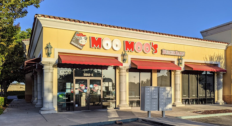 Moo Moo's Burger Barn