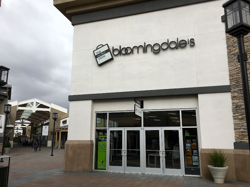 Bloomingdale's Outlet