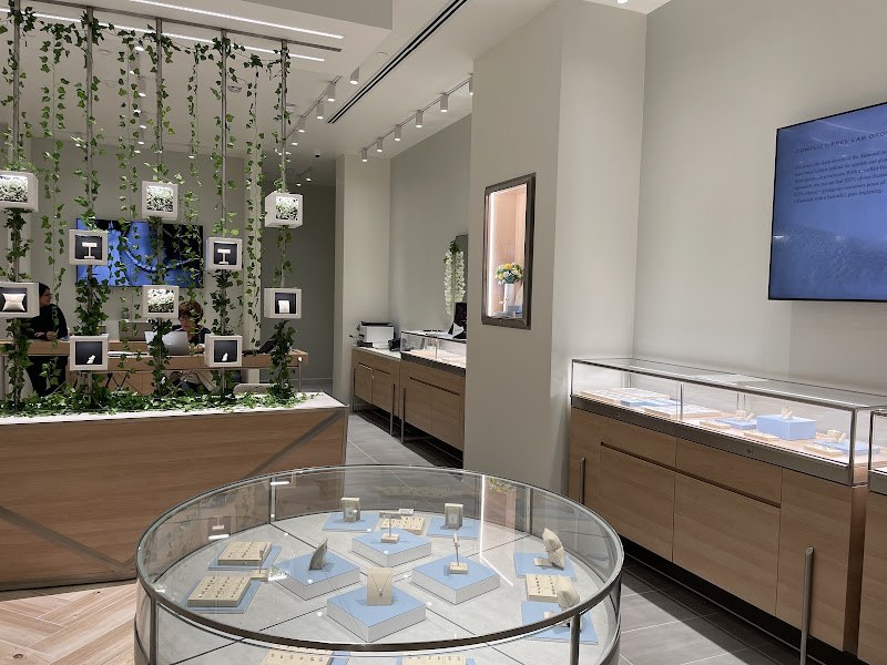 Grown Brilliance - Chicago - Woodfield