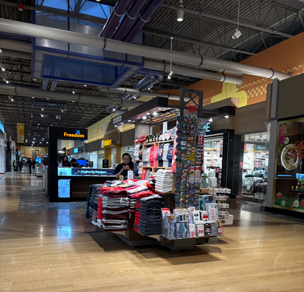Canada Souvenir Gift Shop