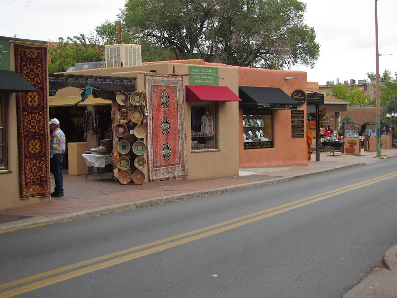 Momeni's Gallery | Fine Jewelry - Handmade Rugs - Gift Items