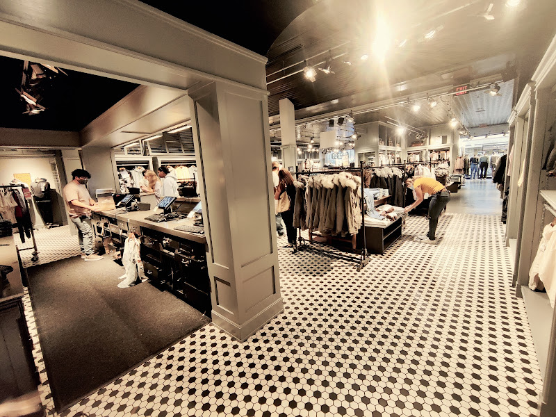Hollister Co.