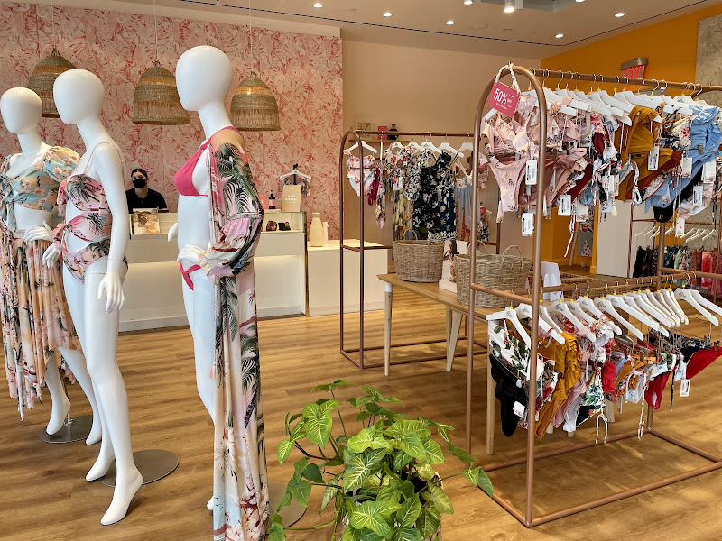 Agua Bendita Outlet – Sawgrass Mills