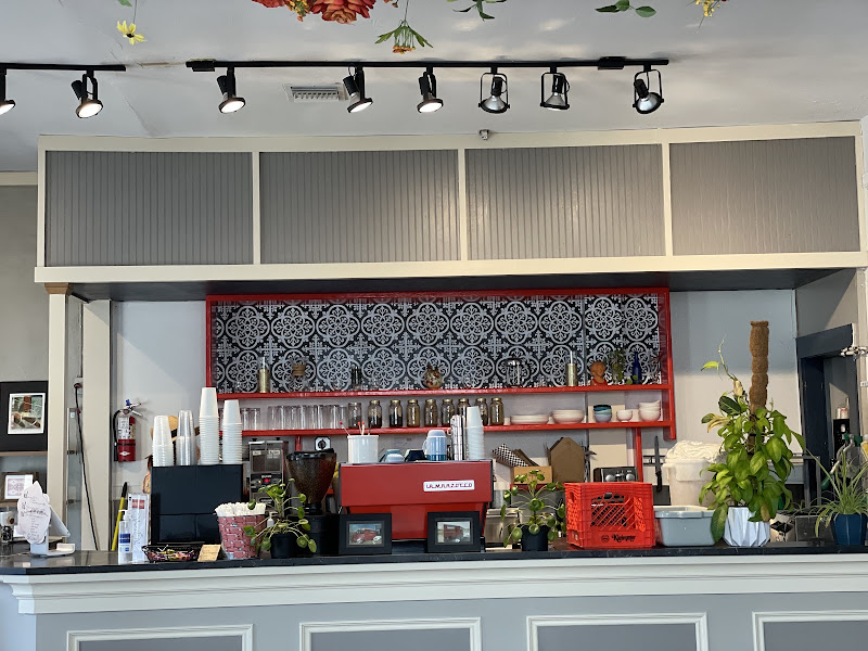 Petite Rouge Cafe