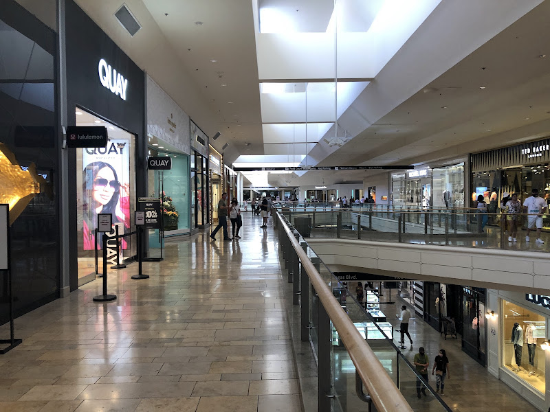 QUAY Shops at Miracle Mile