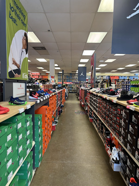 Famous Footwear Outlet
