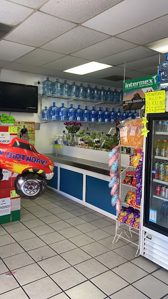 La Cascada Paqueteria and water store